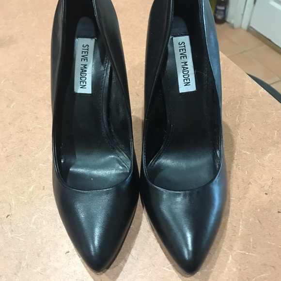 Steve Madden Pointed Toe Pumps - Picture 2 of 4